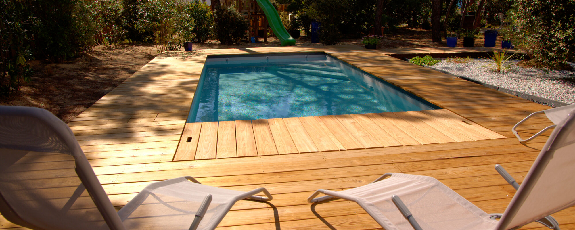 Mini-piscine 6,00 x 3,00 m en structure Titan avec escalier d'angle