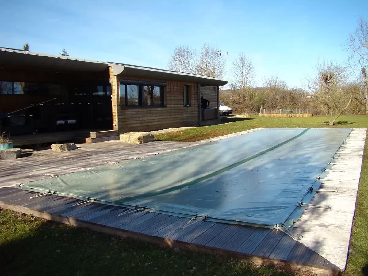 Piscine avec une Bâche d'hivernage